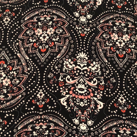 Woman’s Patterned Tank Top - Picture 5 of 5